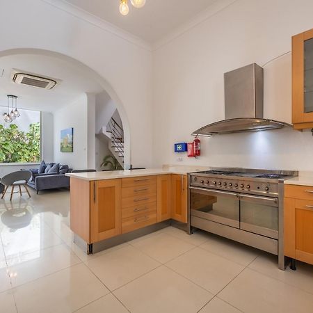 Hard To Come By - Modern & Huge House In Sliema Extérieur photo