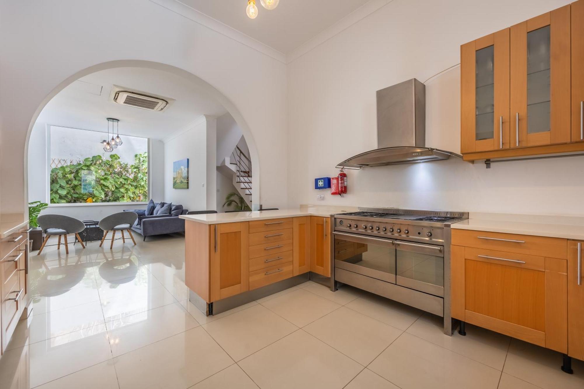 Hard To Come By - Modern & Huge House In Sliema Extérieur photo