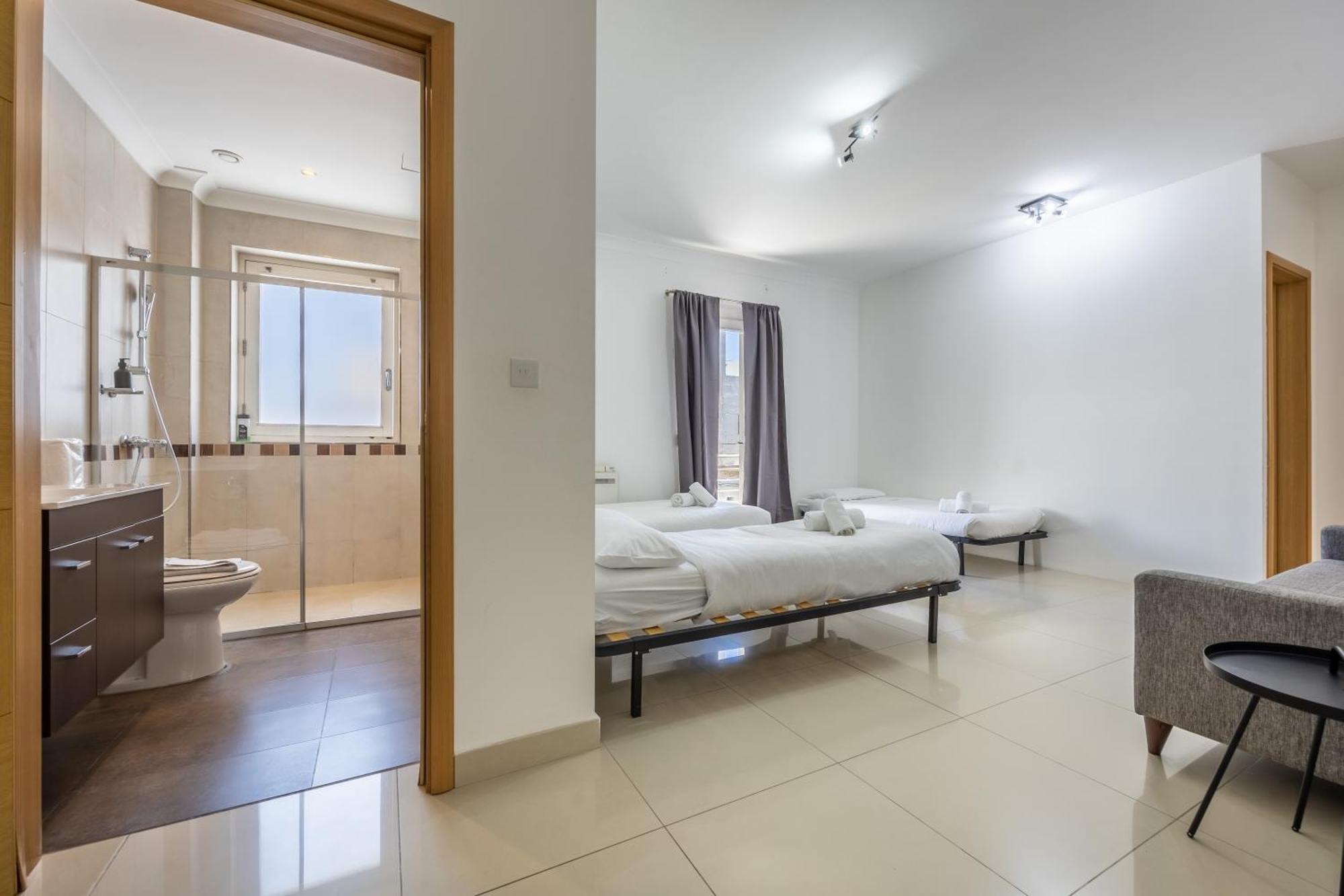 Hard To Come By - Modern & Huge House In Sliema Extérieur photo