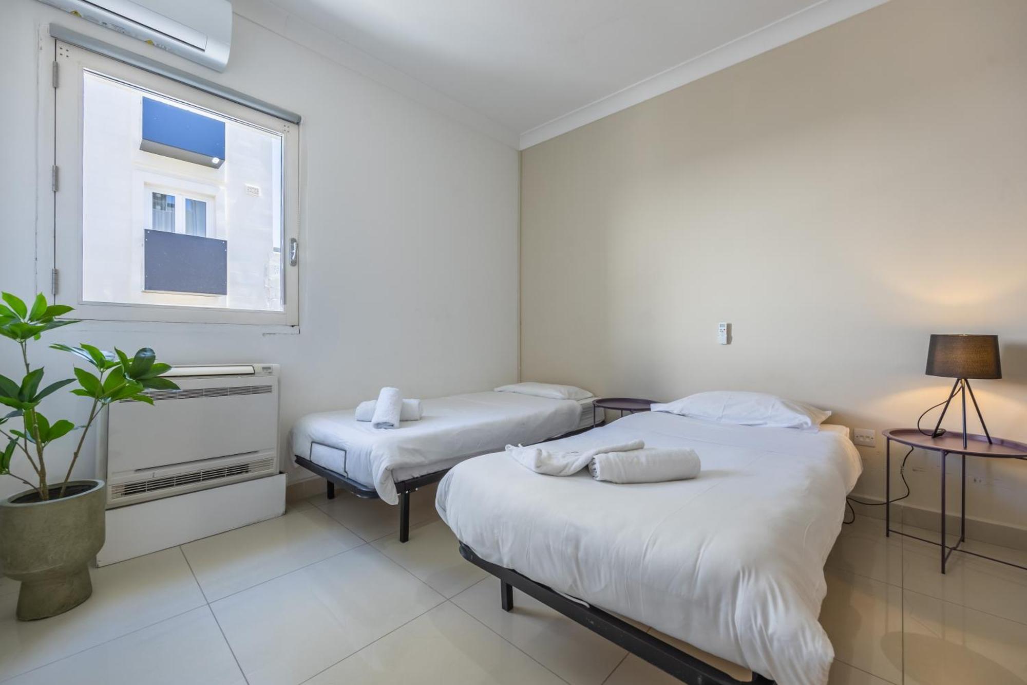 Hard To Come By - Modern & Huge House In Sliema Extérieur photo
