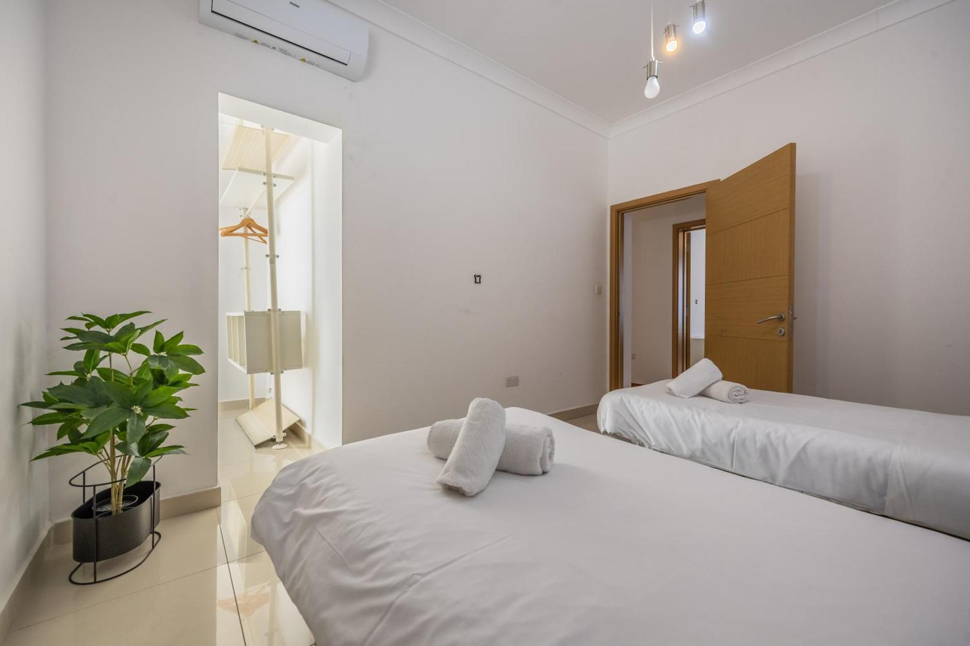 Hard To Come By - Modern & Huge House In Sliema Extérieur photo