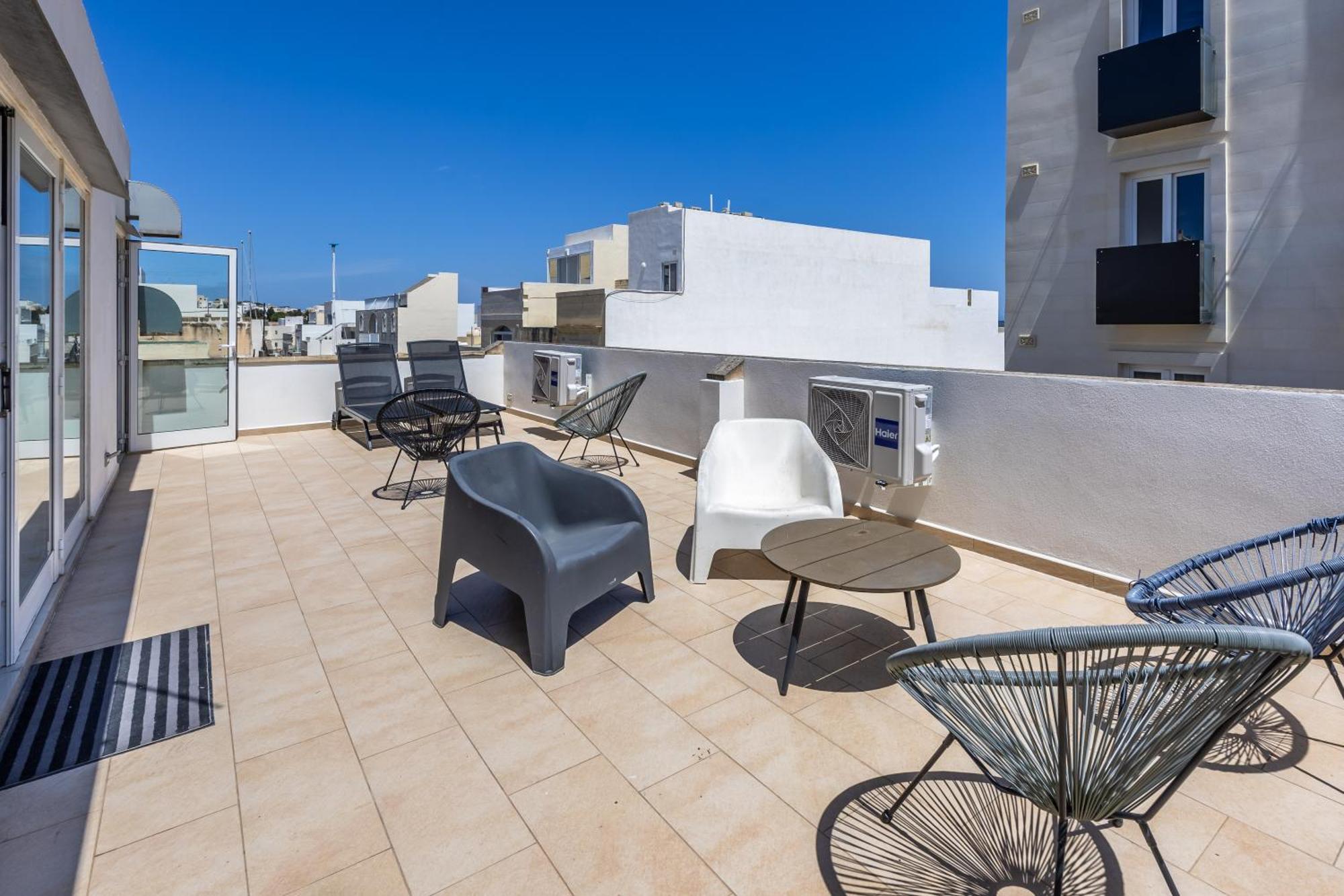 Hard To Come By - Modern & Huge House In Sliema Extérieur photo